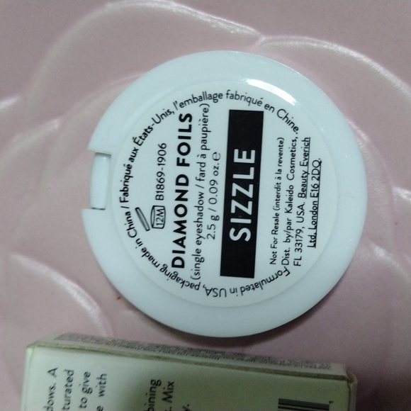 Kaleido Cosmetics Diamond Foils Single Eyeshadow in Sizzle NWT - Picture 7 of 8